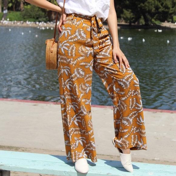 🚨END OF SUMMER SALE// Mustard yellow Floral pants - Picture 4 of 8